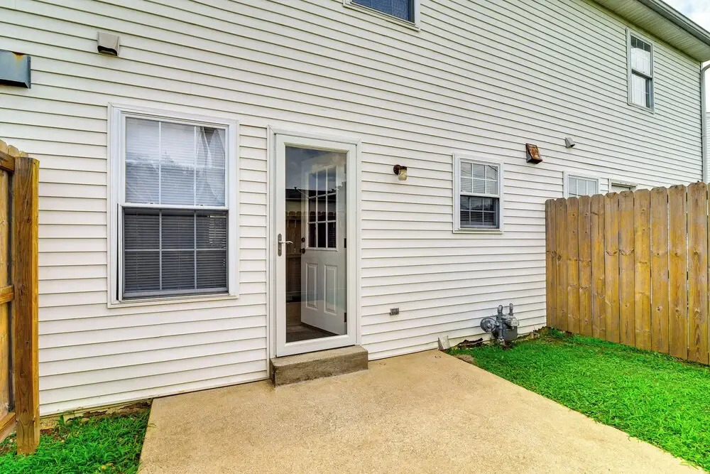 Inviting Bowling Green Escape w/ Smart Tvs!