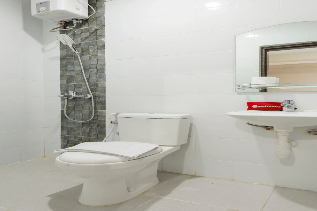 RedDoorz near Grand City Mall 2