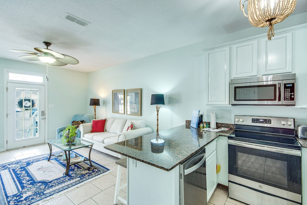 Stroll to Beach! 3BR Gulfport Escape, Pool Access