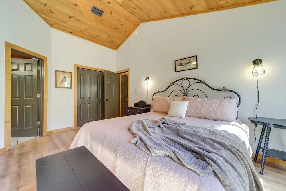 Pet-friendly Gatlinburg Retreat w/ Community Perks