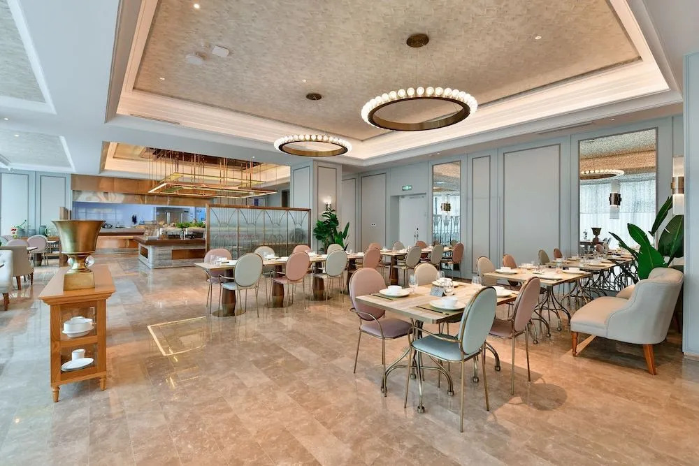 Mercure Yibin Port