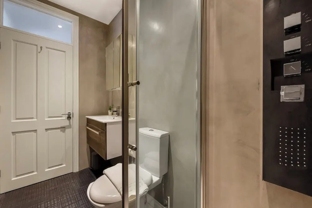 Spacious 2 Bed Flat Near High Street Kensington