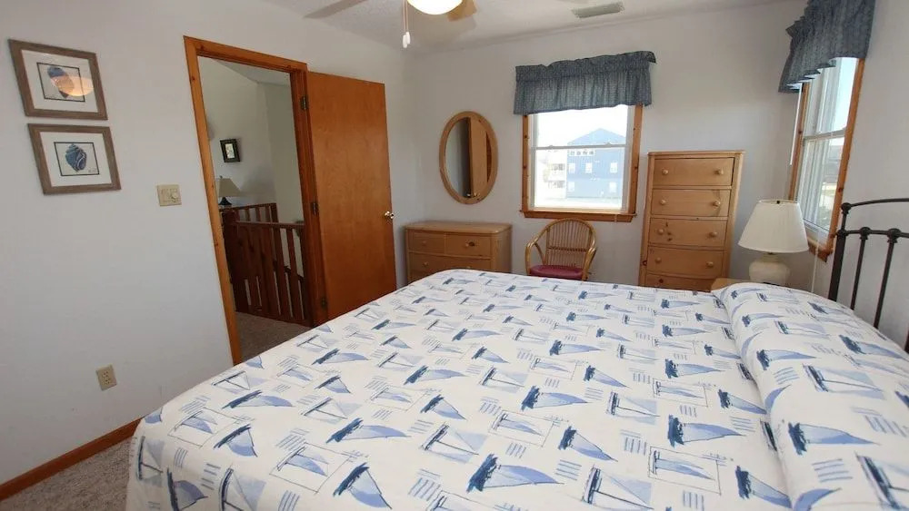 Momma's Happy, Daddy's Broke - 4 Br home by RedAwning