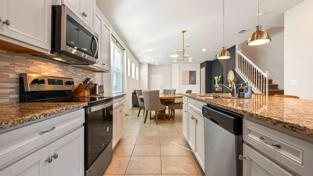Brand New 5br Home w Pool Near Disney Area, Davenport