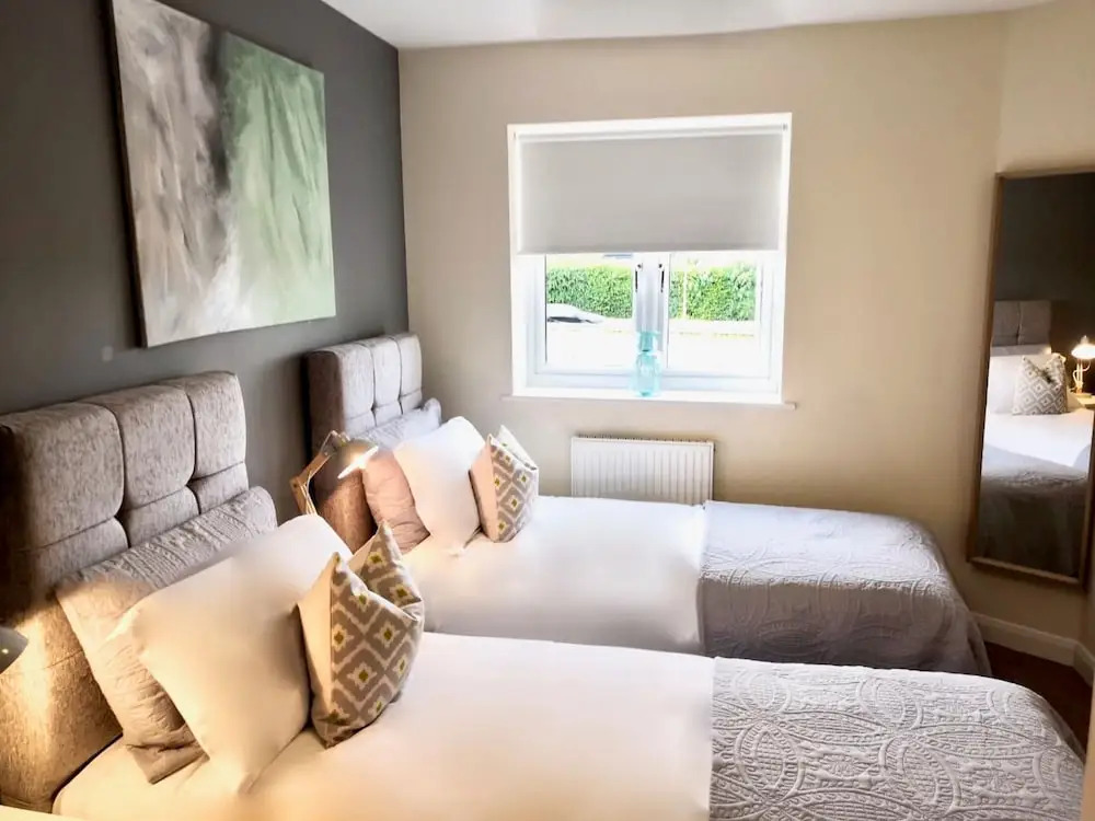 Modern Comfortable 2 & 3 Bed Apartments, Free Parking, Wifi, Headington, Close to Hospitals, Science Park & Brookes University
