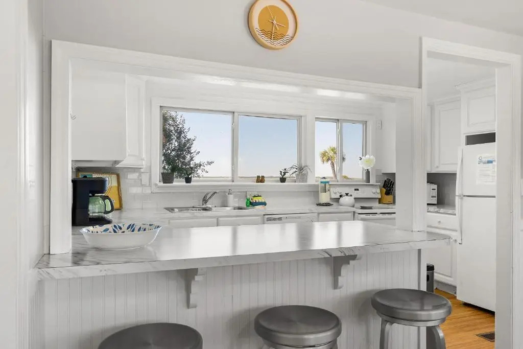 1684 E Ashley - Sol Searcher - 2 Bedrooms