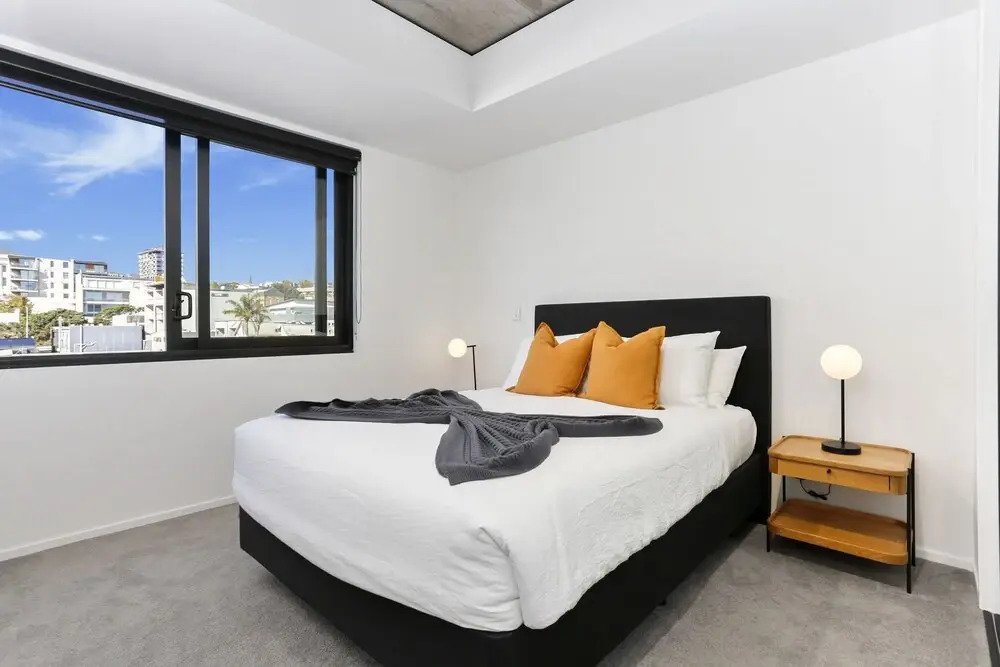 Urban style apt fantastic city views