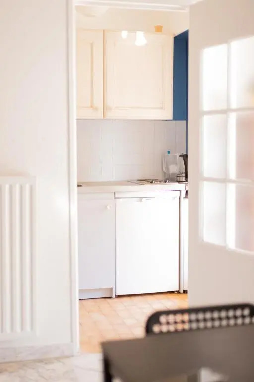 Studio with terrace and sea view, 10 min to the beach