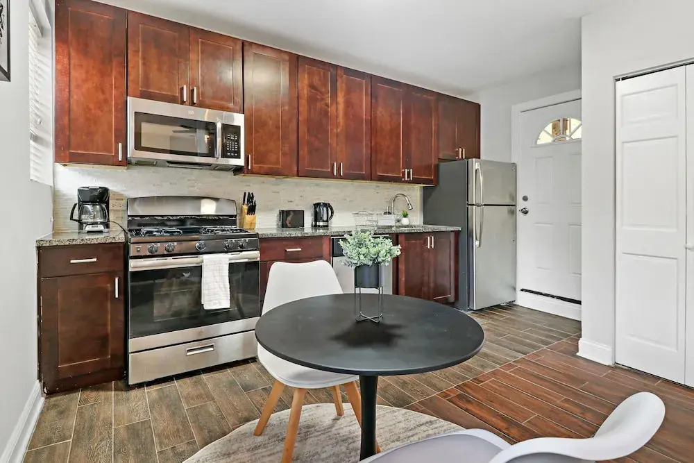 Delightful 1BR - Ashland BW