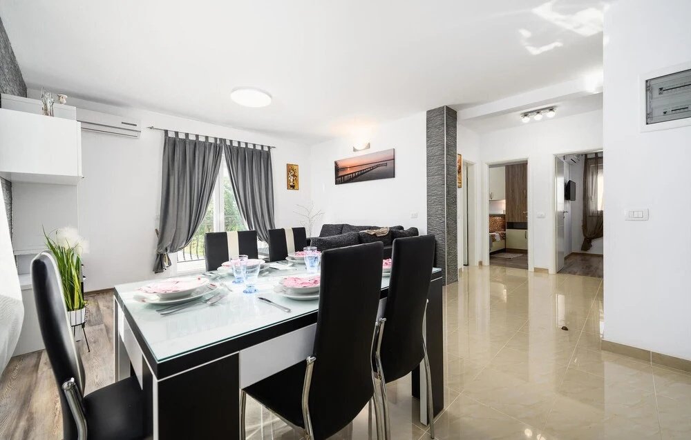 Nice Home in Rovinjsko Selo With Wifi and 4 Bedrooms