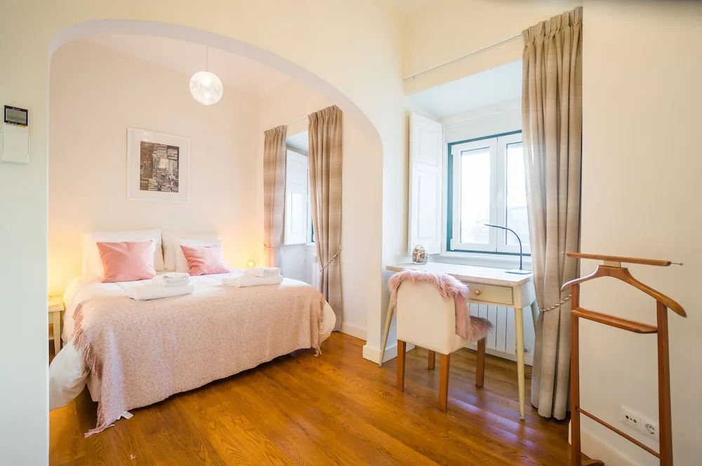 Panoramic Tagus River Terrace Apartment in Alfama