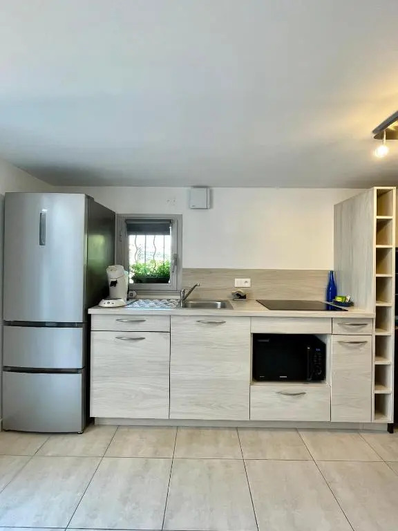 Studio classé 3 étoiles de 36 m2, indépendant dans villa avec piscine
