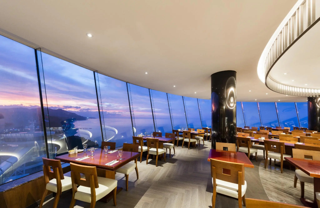 Sun Cruise Resort and Yacht