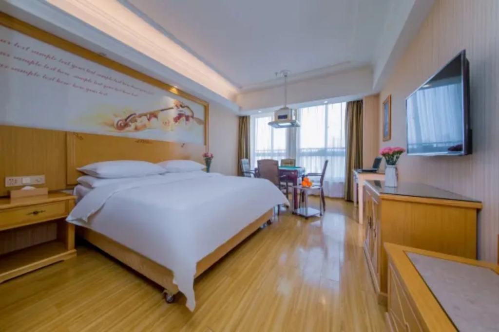 Vienna Hotel (Wuhan Central China Normal University, Huquan Metro Station)