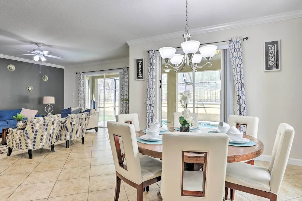 Poolside Oasis in Paradise Palms: 6 Mi to Disney!