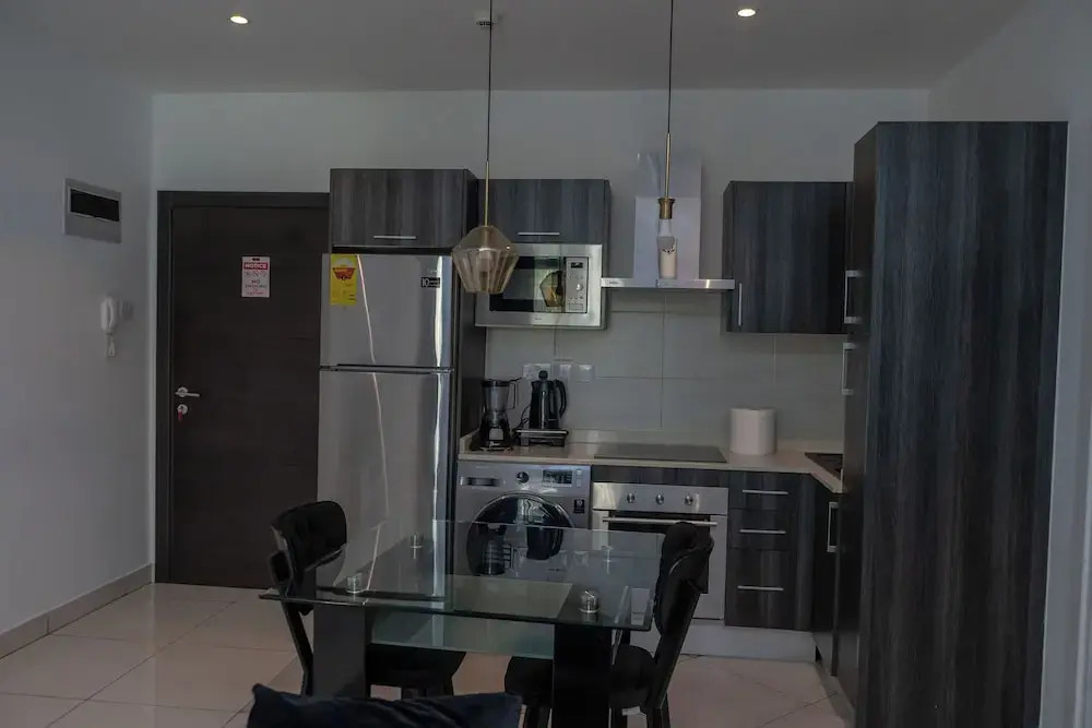 Royal Luxury Apt at Embassy Garden