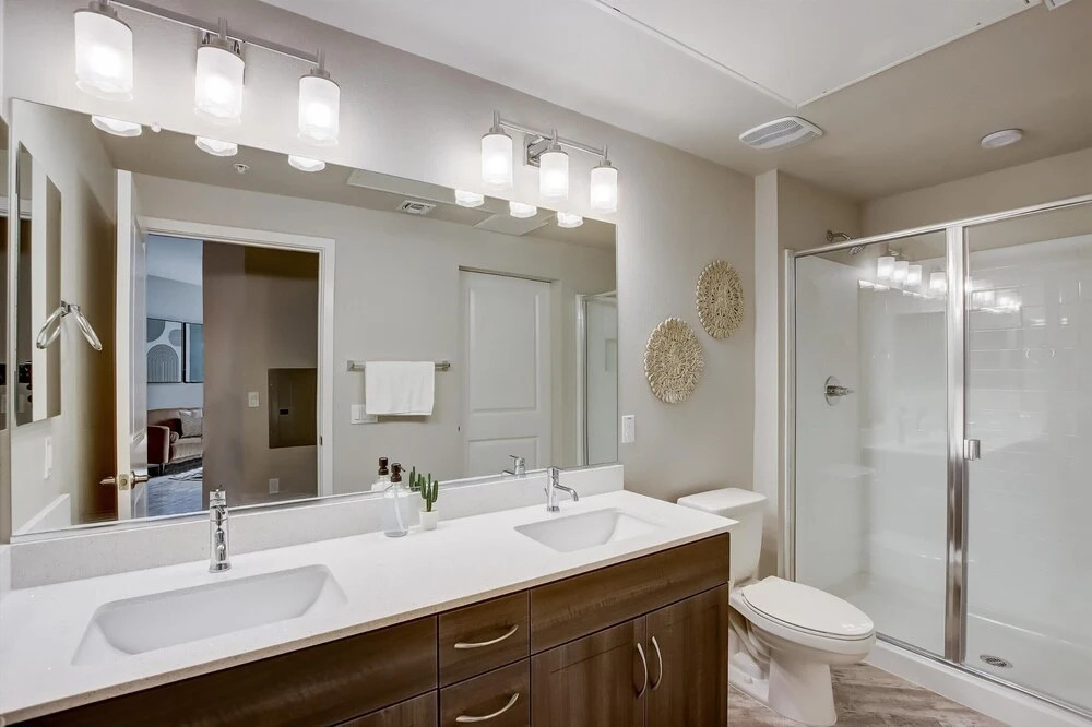 FRONTDESK Montreux Apts Northeast Phoenix