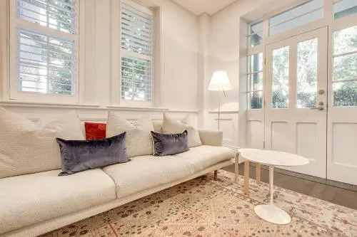 Sydney history, with modern design and location