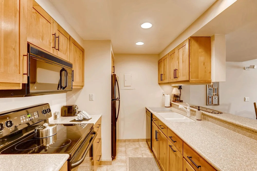 Spacious Penthouse 3br ~no Cleaning Fee~kids Ski Free! 3 Bedroom Condo by RedAwning