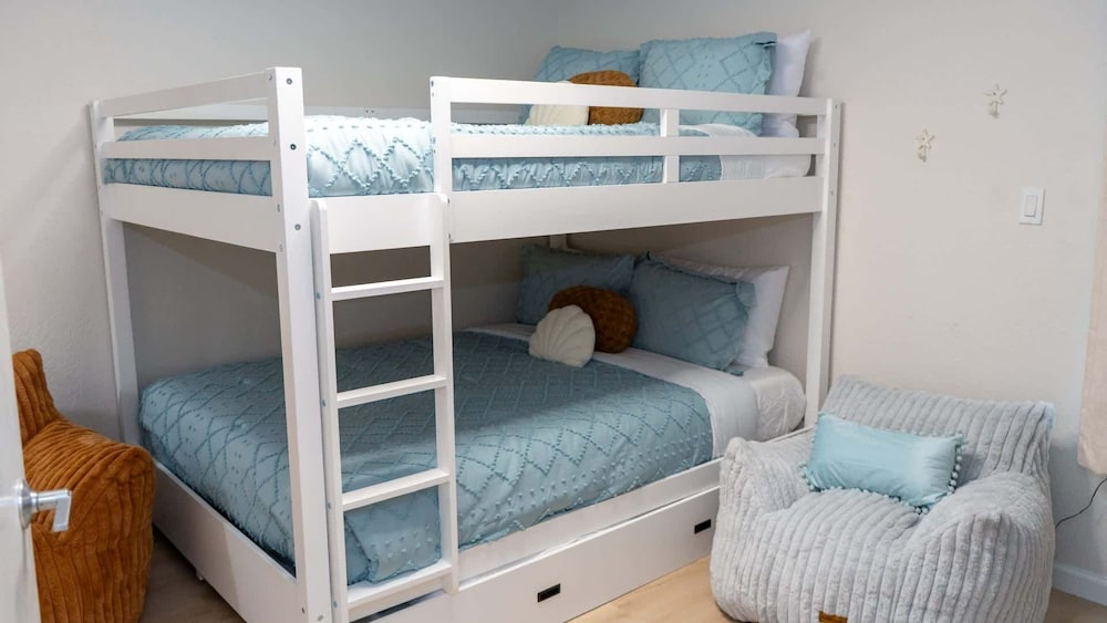 Saida 3603 - 6 Floor Gulf-front Remodel - Sleeps 8 2 Bedroom Apts