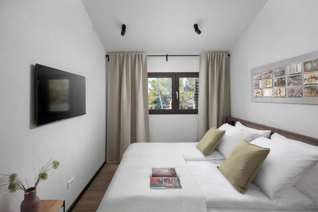 Vale Residence - exclusive & private property by the sea