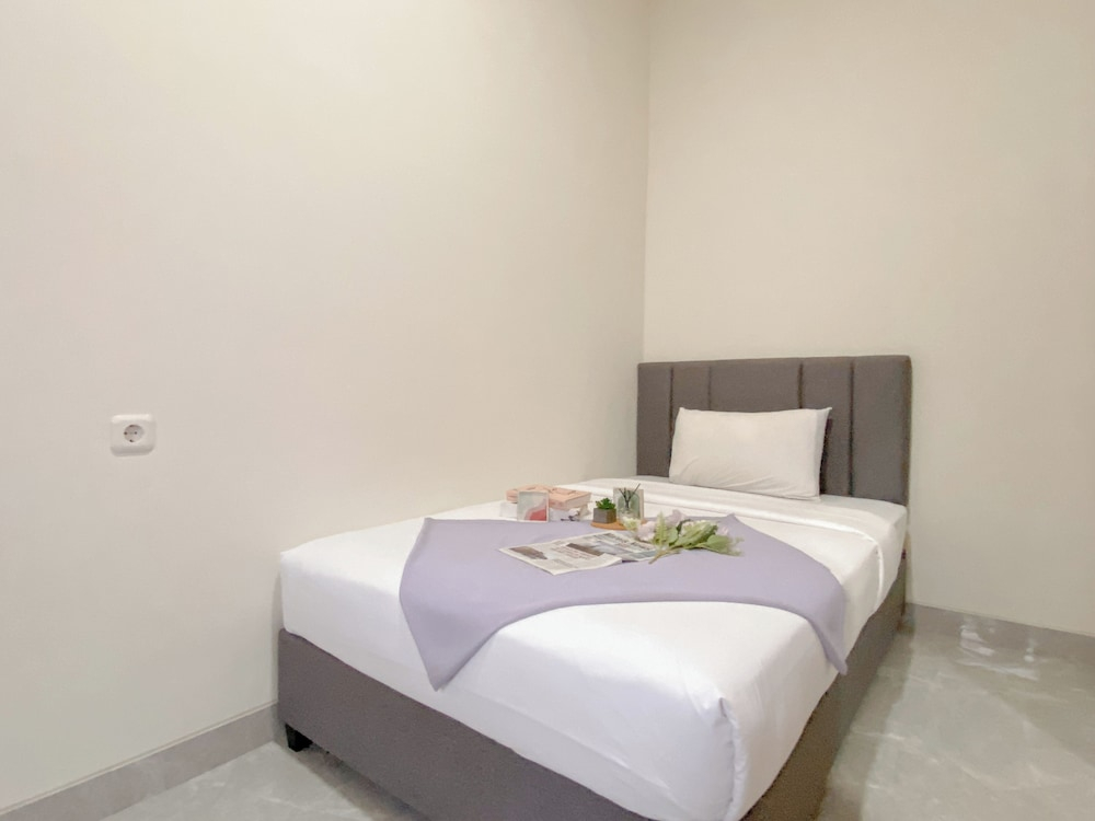 Nice And Cozy Studio (No Kitchen) At Celebrity Mansion