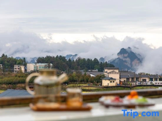 Yuezhu｜Peak Clouds & Arcadian Courtyard.Avatar Mountains ,3-min walk to the  Zhangjiajie Forest Park