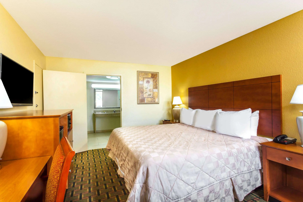 Days Inn by Wyndham Lebanon