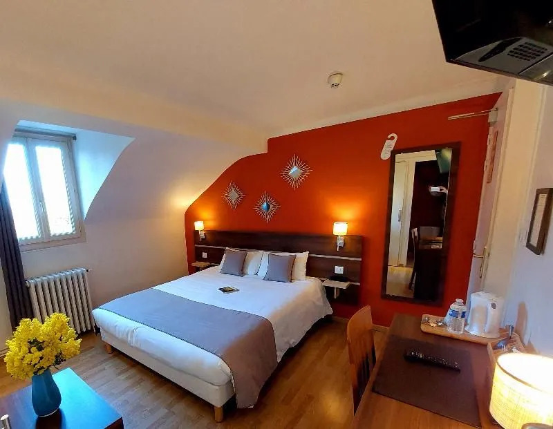 Logis Loire Hotel - Les Cocottes Restaurant