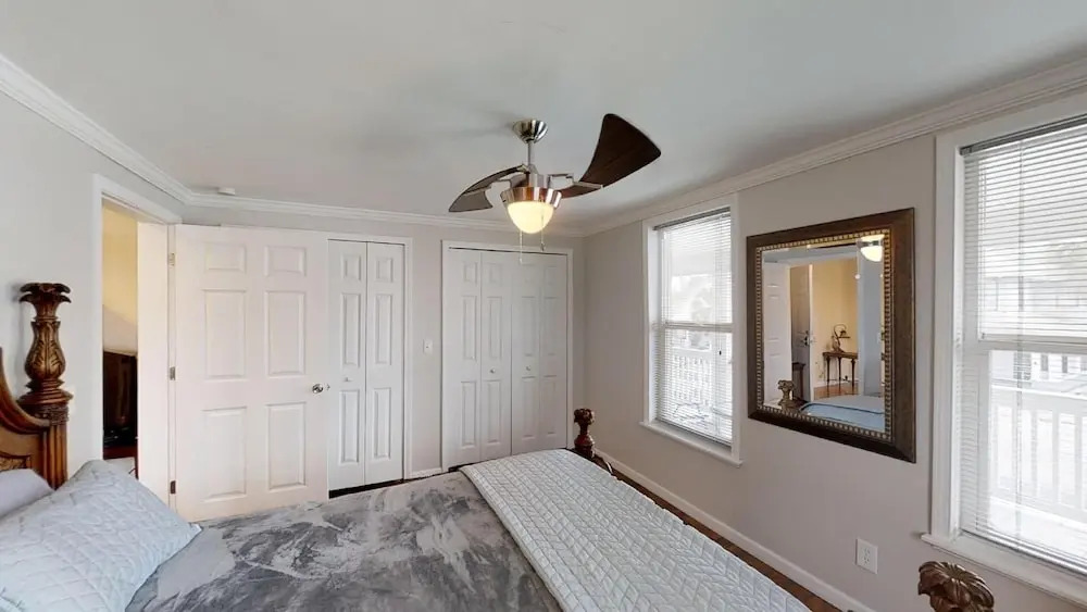 King Street 1 bedroom suite walk to Historic Downtown apts