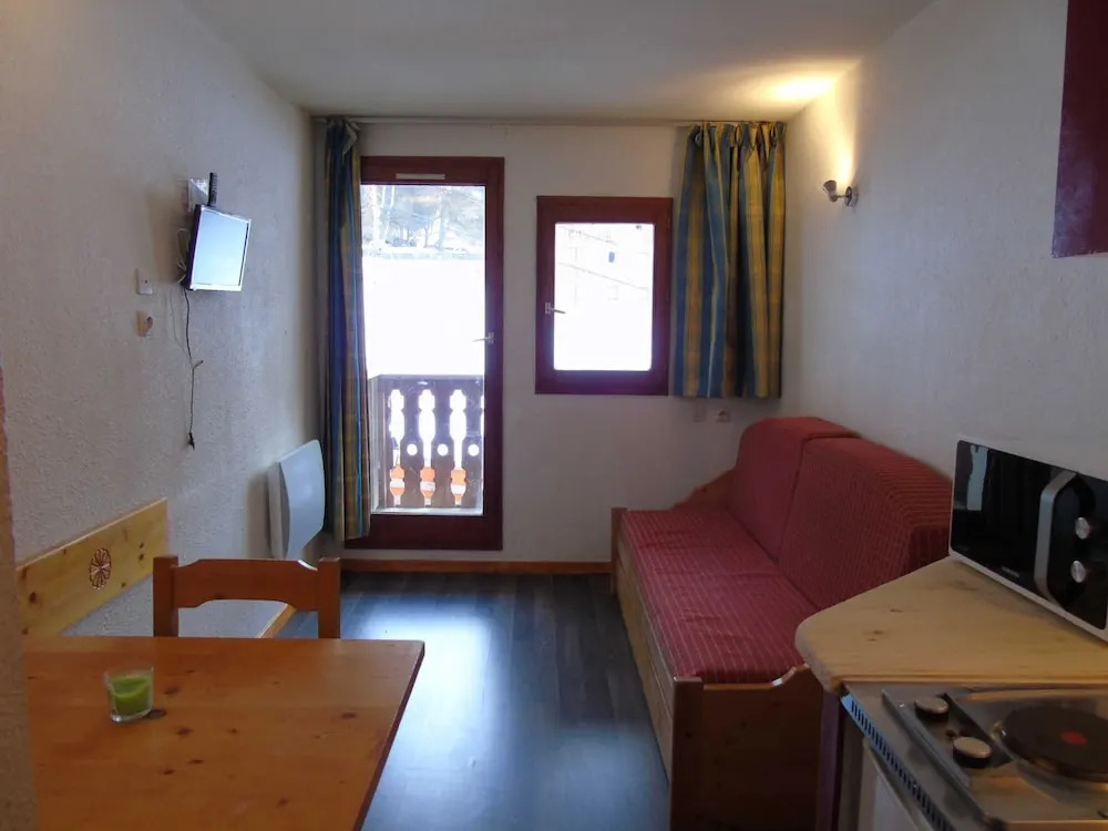 Lou Services Apartment CC122 LSI 001