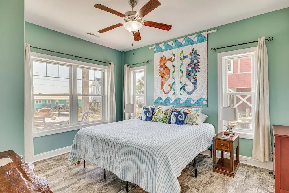 Ocean-view Apt in Emerald Isle - Walk to Beaches!
