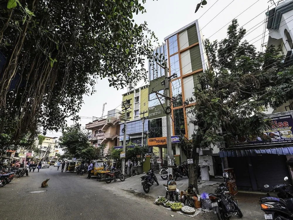 Oyo 17302 Yugis Vedhika Hotel