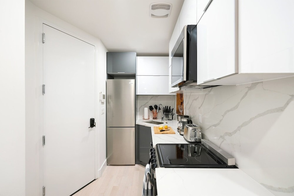 48-3rw Brand New 1BR Prime Hells Kitchen - W D