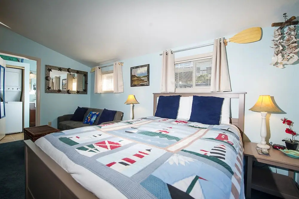 Sea Daze 1 Br cottage by RedAwning