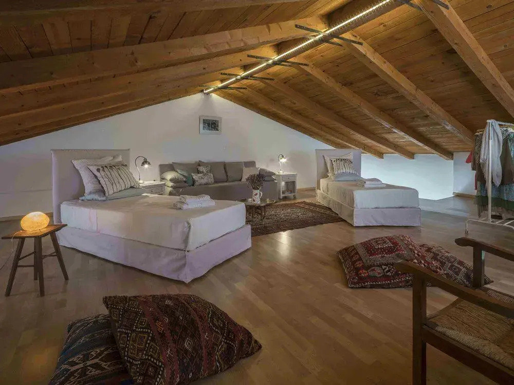 Athenian House in Plaka Villa by Athenian Homes