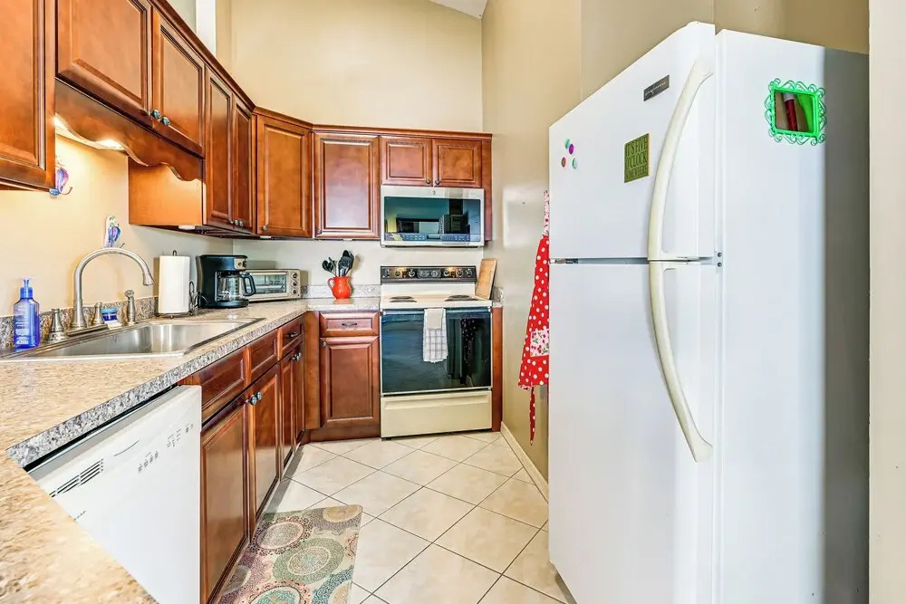 Sunny Canal-View Villa w/ Lanai in Sebring