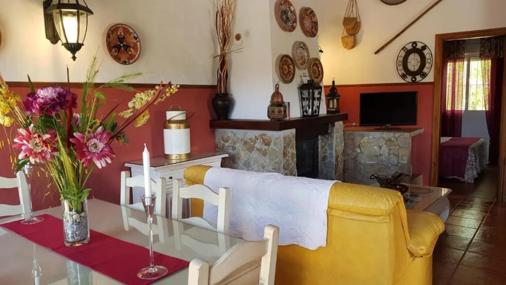 Chalet la Huerta con piscina chimenea y Wifi
