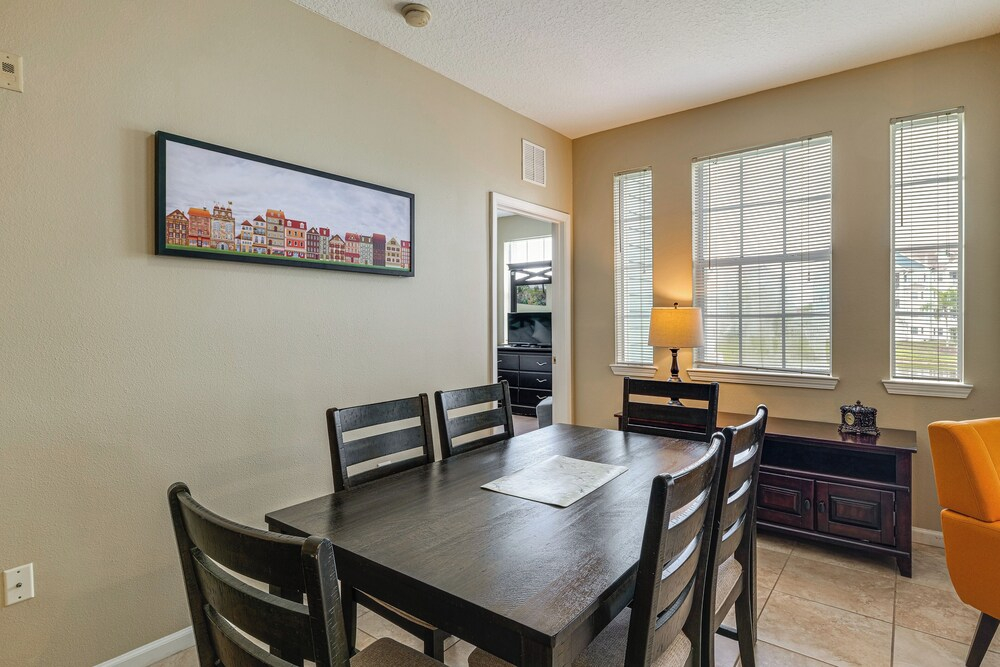 6 Mi to Disney World: Family-friendly Condo!