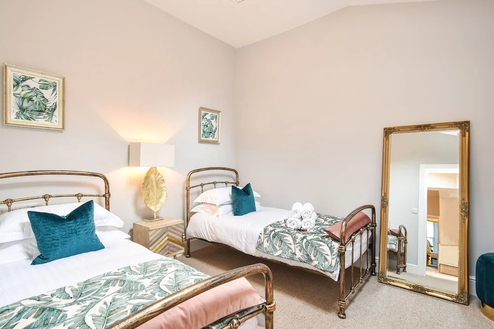 Saxon Rose Apartment
