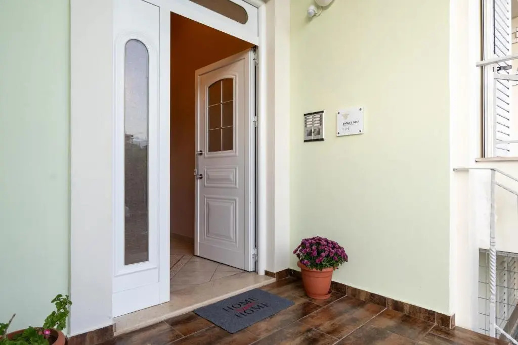 'Bella' studio flat