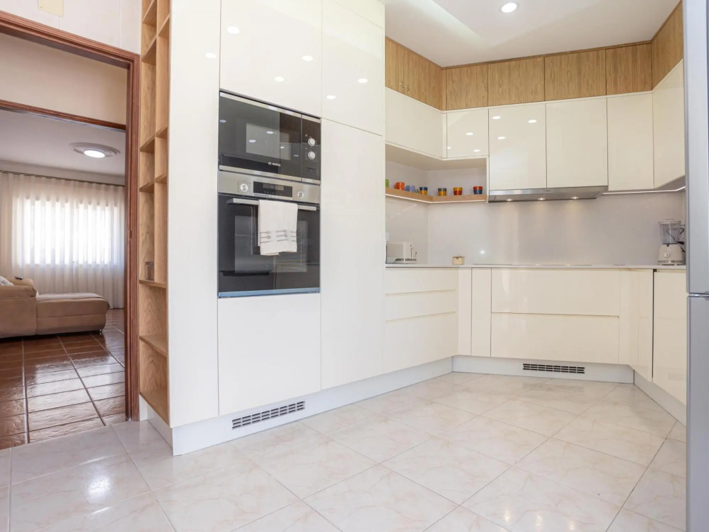 Terrace Beach Apartment by Rent4all