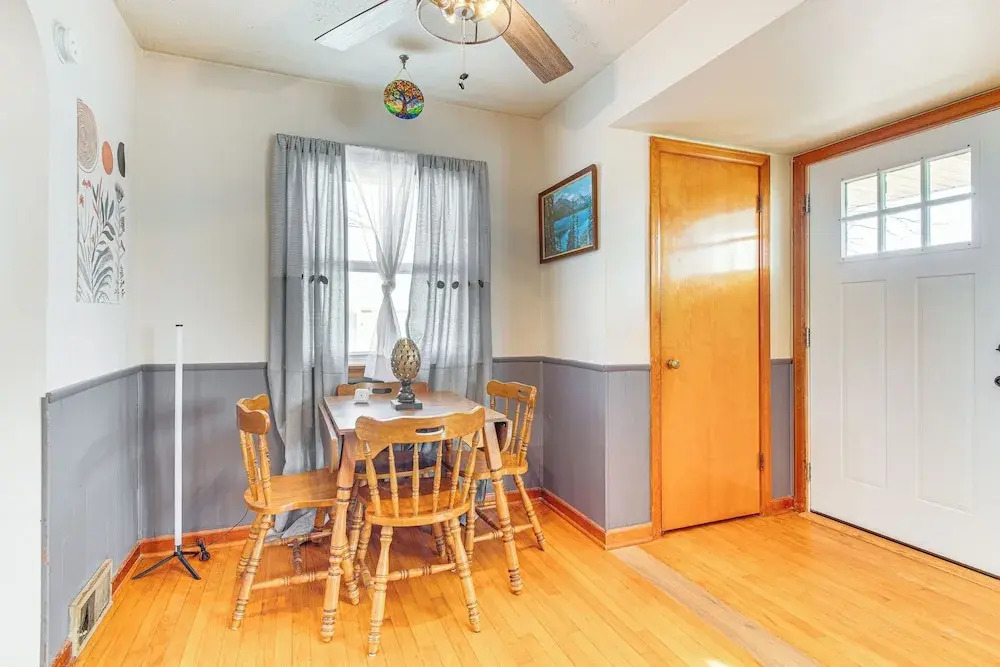 < 1 Mi to Route 66: Home w/ Large Yard!