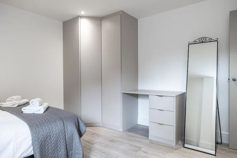 Remarkable 2-bed Apartment in Camberley