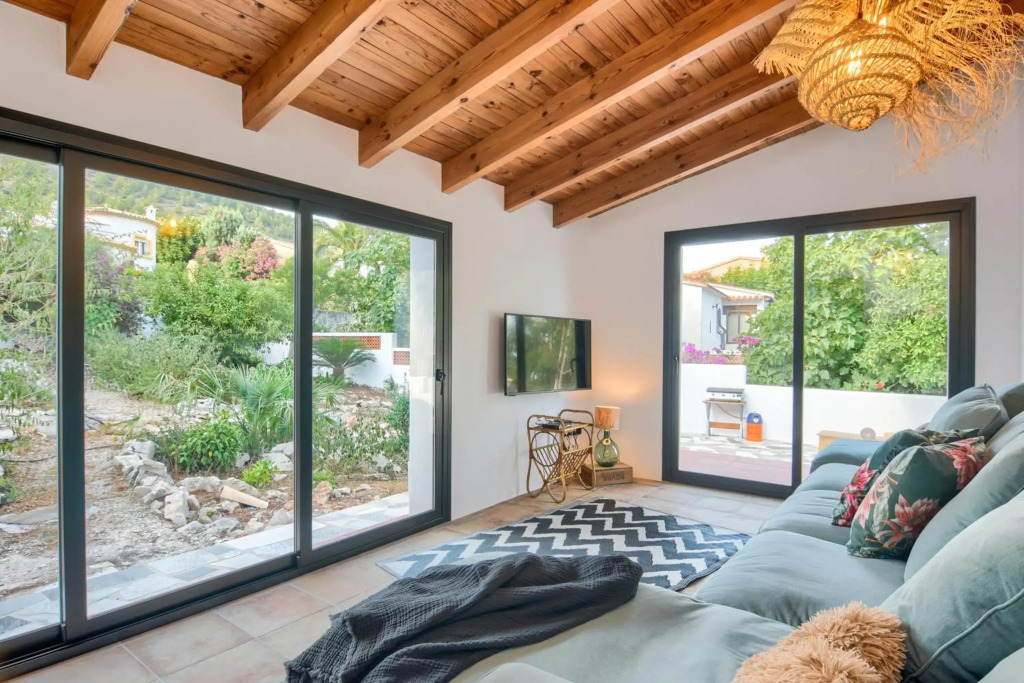 Villa for 10 with swimming pool and sea view