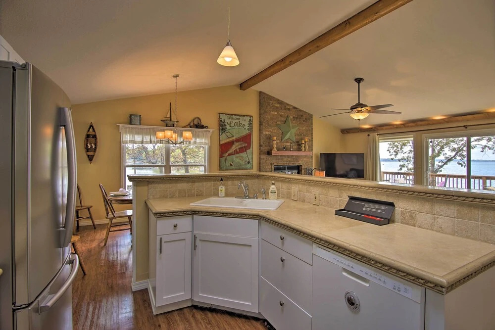 Lakefront Home w/ Shared Boat Ramp in Grove!