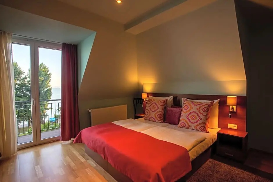 Tópart Hotel
