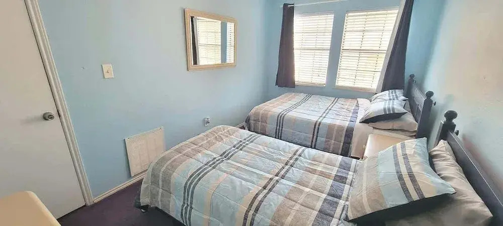 Private Townhome w/ private pool 1 block to beach 3 Bedroom Home by RedAwning