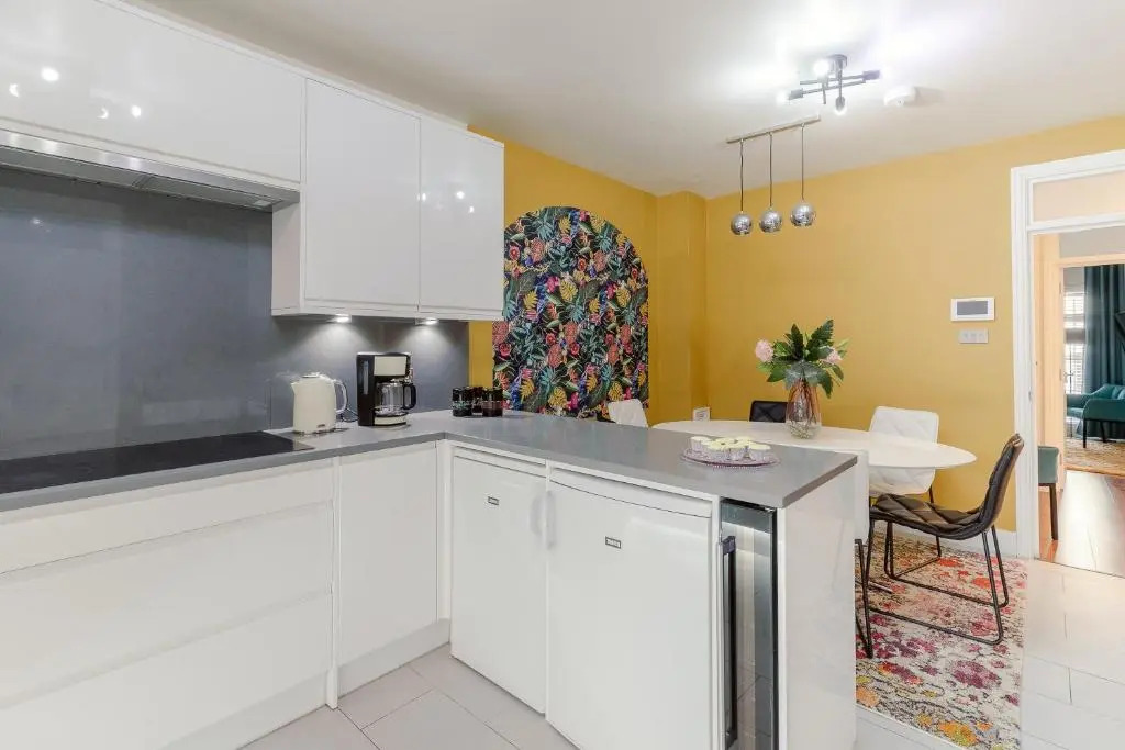 Notting Hill & Hyde Park EXCLUSIVE WEST-END SERENE DESIGNER FAMILY HOME 5Bed4bath