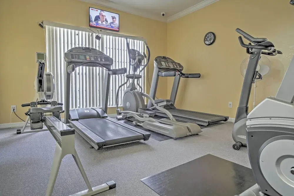 Spacious Clermont Getaway ~ 10 Miles to Disney!
